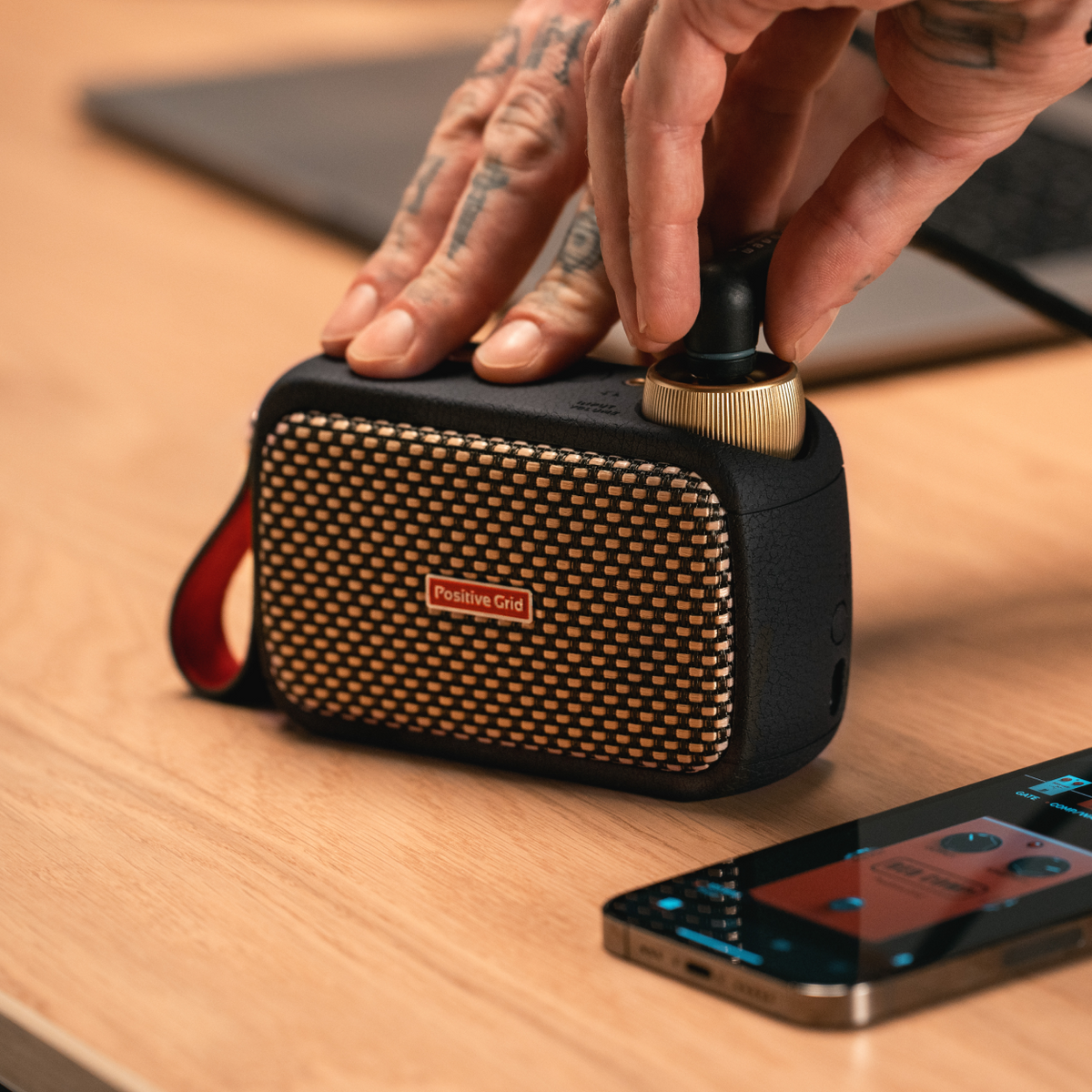 Spark GO Portable Smart Guitar Amp & Bluetooth Speaker - Positive Grid –  Europe - Positive Grid